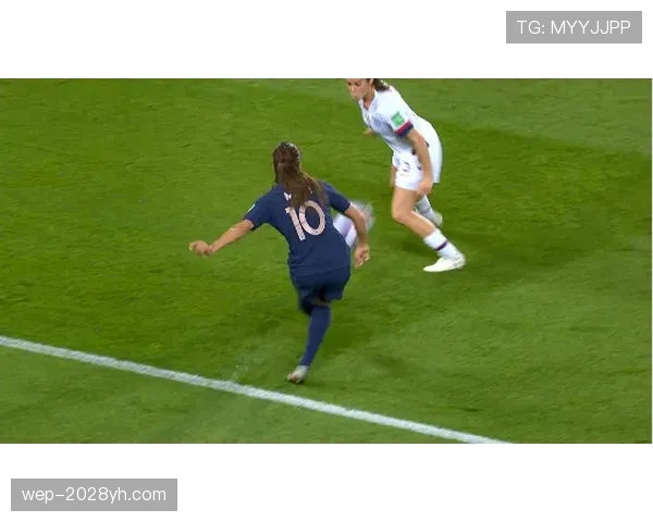 争球规则：肩膀撞击与用手推抢的判罚标准