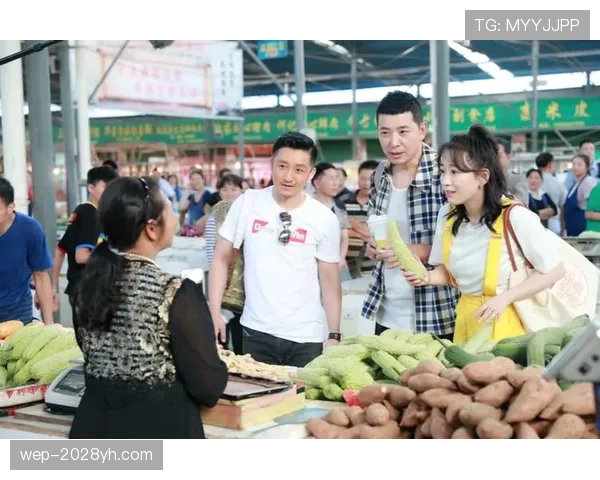 刚在菜市场撞见邹市明，手拎名牌袋那表情把大妈都看懵了