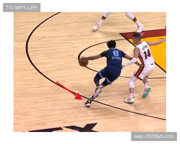 守门员保护规则：什么动作算犯规？裁判如何判罚？